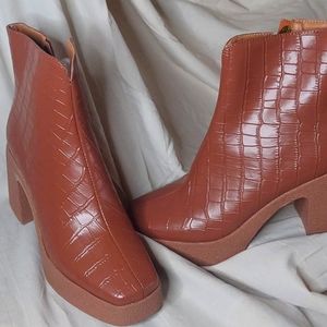 Heeled ankle boots brown size 8 slim fit